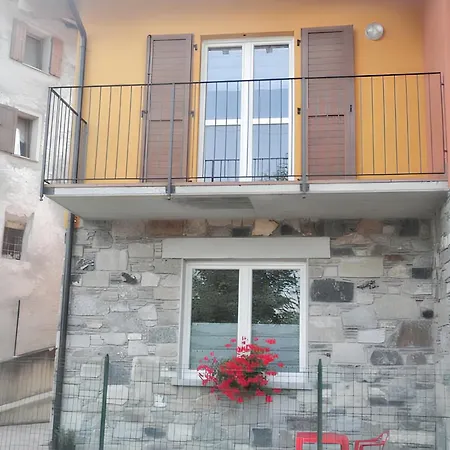 Cozy In 70 M² With Mountain View Terrace * Livo (Lombardy)