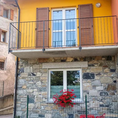 Cozy In 70 M² With Mountain View Terrace Daire Livo (Lombardy)